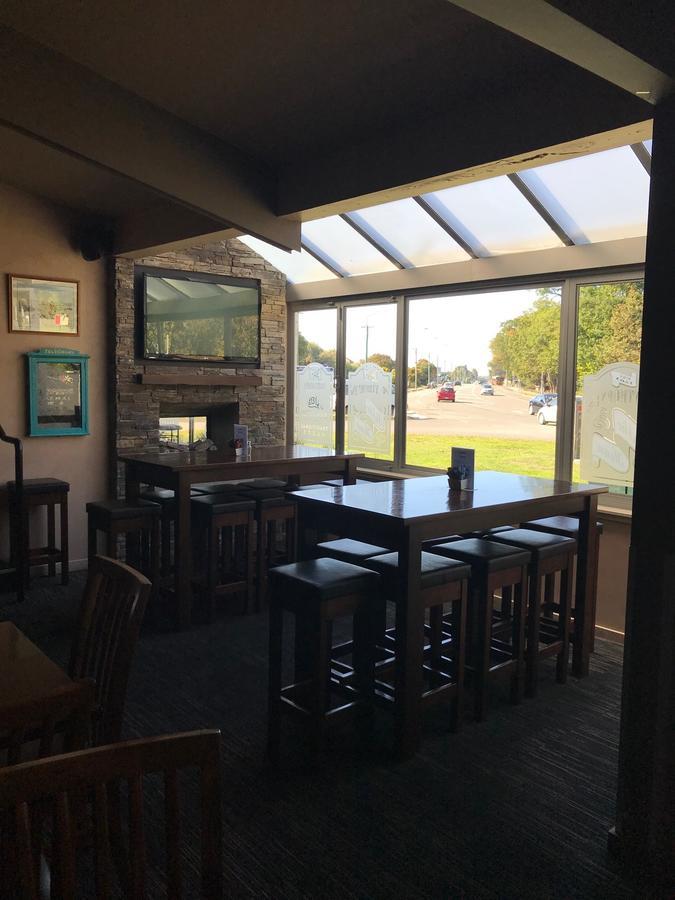 Craythornes Halswell Hotel Christchurch Bagian luar foto